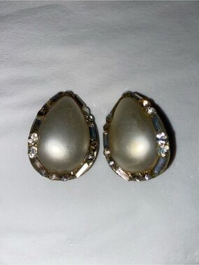 Vintage Clip On Earrings